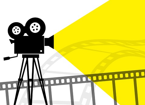 schwarze filmkamera mit gelbem lichtkegel-c-gerd-altmann-pixabay-4208952