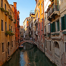 Unternehmen Lyrik Ratespiel Foto mit Brücke über einen Kanal in Venedig
