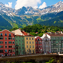  bunte Häuserzeile in Innsbruck