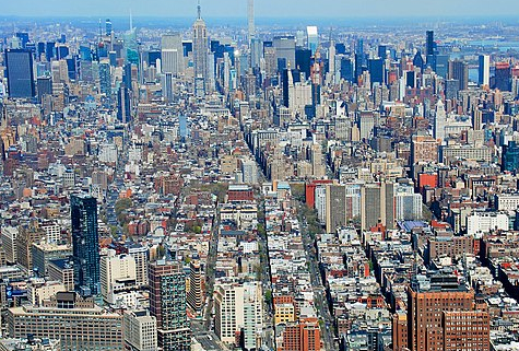 Poetisches Ratespiel Unternehmen Lyrik, Blick auf New York mit seinen Wolkenkratzern