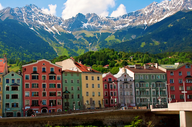  bunte Häuserzeile in Innsbruck