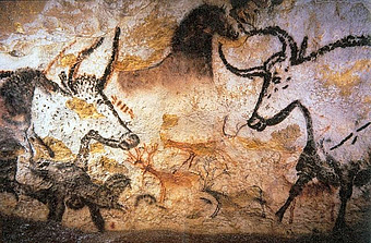 Höhlen -Malerei in Lascaux mit zwei Wisenten, ein Pferd im Hintergund